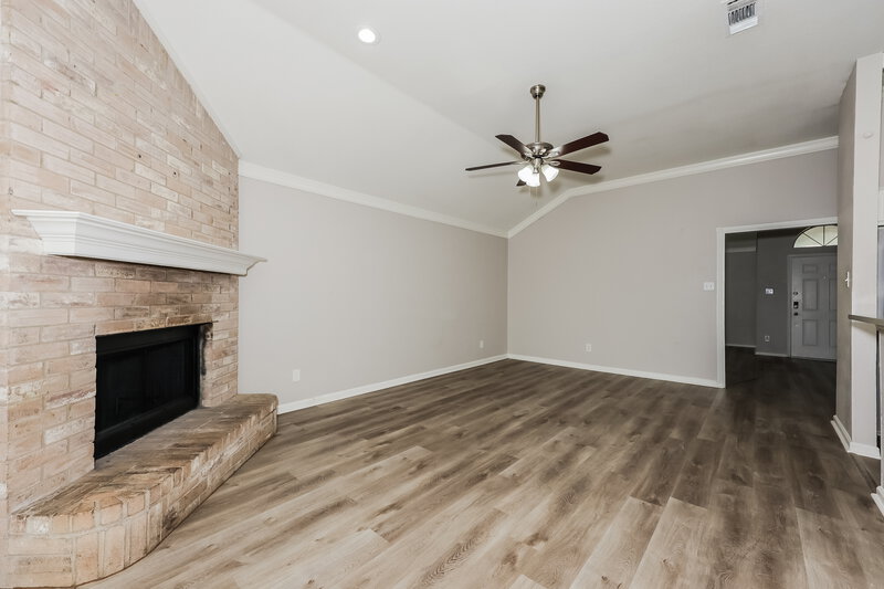 2,370/Mo, 721 S Highland Dr Cedar Hill, TX 75104 Living Room View