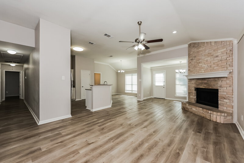 2,370/Mo, 721 S Highland Dr Cedar Hill, TX 75104 Living Room View 2