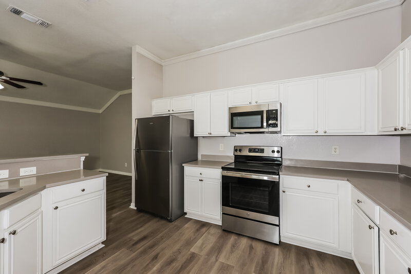 2,370/Mo, 721 S Highland Dr Cedar Hill, TX 75104 Kitchen View