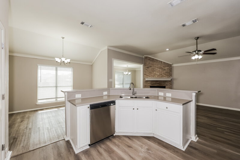 2,370/Mo, 721 S Highland Dr Cedar Hill, TX 75104 Kitchen View 2