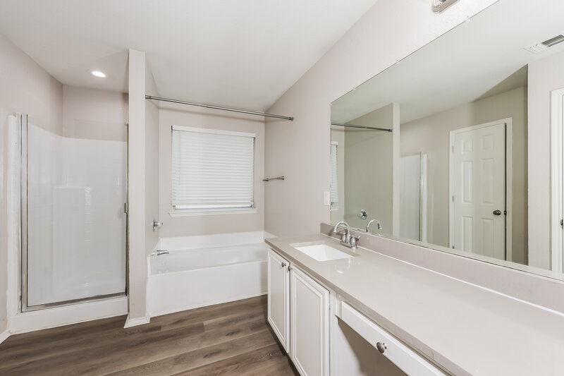 2,370/Mo, 721 S Highland Dr Cedar Hill, TX 75104 Main Bathroom View
