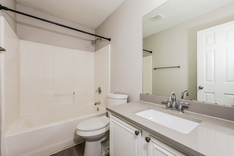 2,370/Mo, 721 S Highland Dr Cedar Hill, TX 75104 Bathroom View