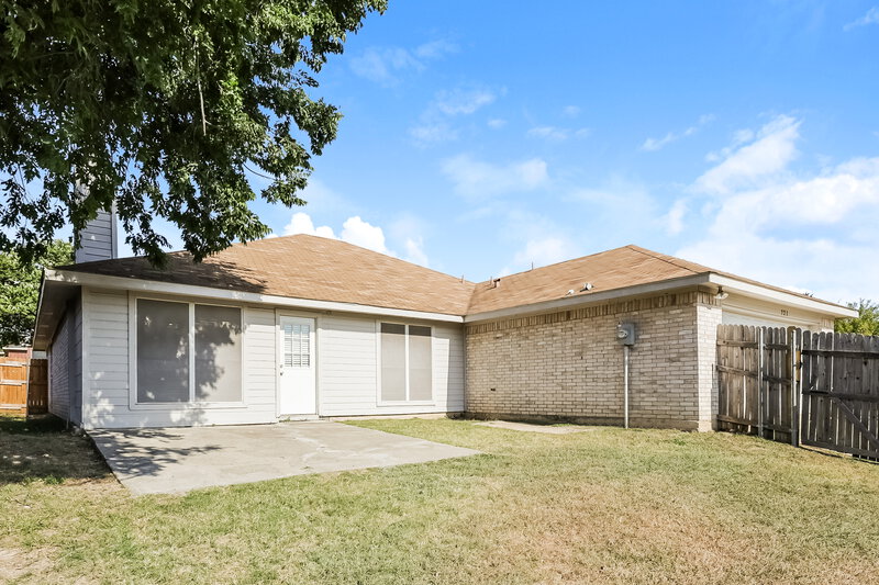 2,370/Mo, 721 S Highland Dr Cedar Hill, TX 75104 Rear View