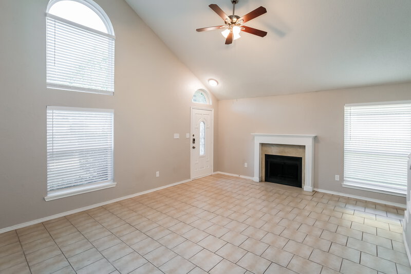 4,465/Mo, 225 Iberis Dr Arlington, TX 76018 Living Room View