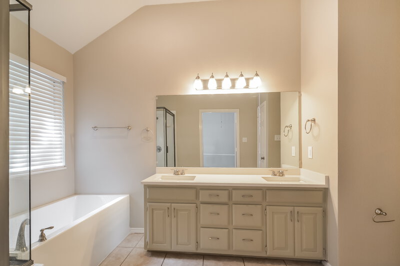 2,205/Mo, 3237 Windbrook Ct Denton, TX 76207 Main Bathroom View