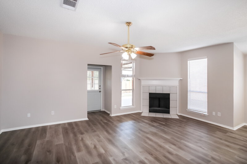2,025/Mo, 321 Candlestick Trl Saginaw, TX 76179 Living Room View