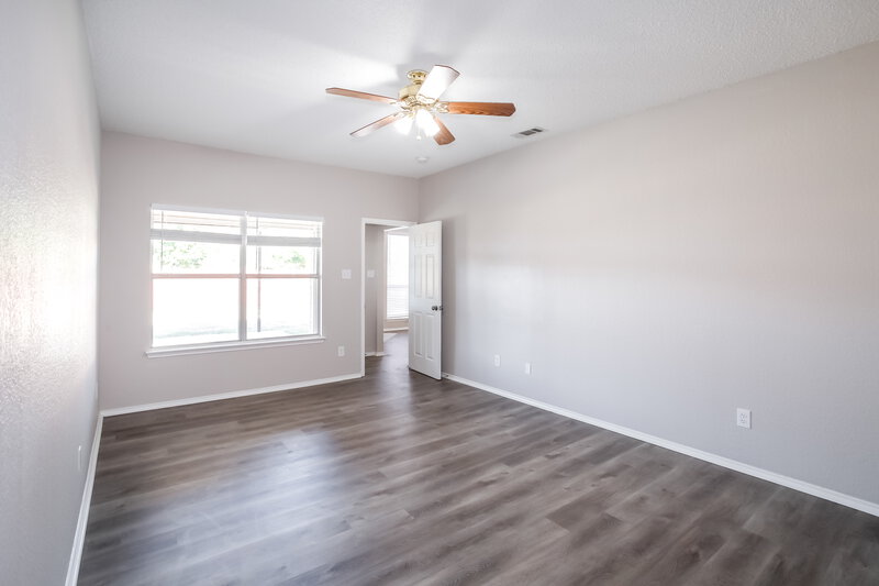 2,025/Mo, 321 Candlestick Trl Saginaw, TX 76179 Main Bedroom View 2