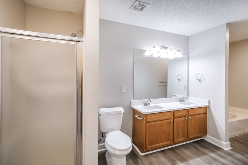 2,025/Mo, 321 Candlestick Trl Saginaw, TX 76179 Main Bathroom View