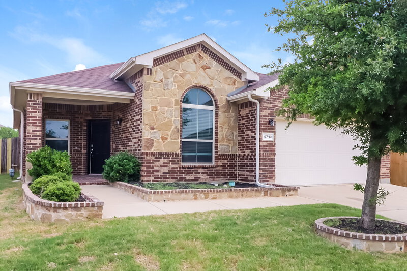 2,450/Mo, 4712 Elkhart Dr Crowley, TX 76036 External View