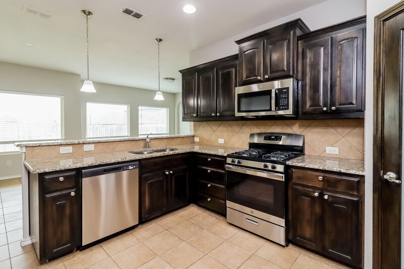 2,450/Mo, 4712 Elkhart Dr Crowley, TX 76036 Kitchen View
