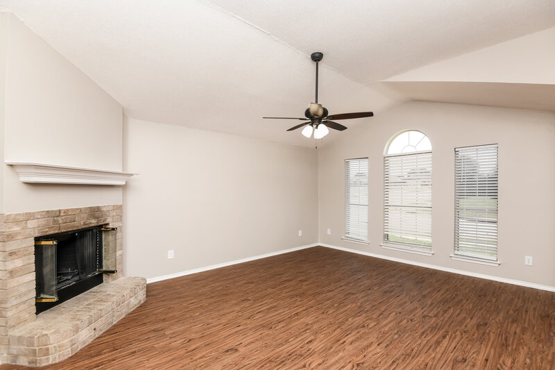 2,395/Mo, 415 Faircrest Dr Arlington, TX 76018 Living Room View