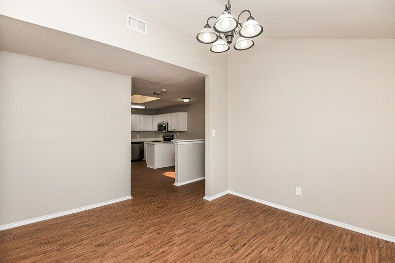 2,395/Mo, 415 Faircrest Dr Arlington, TX 76018 Dining Room View 2
