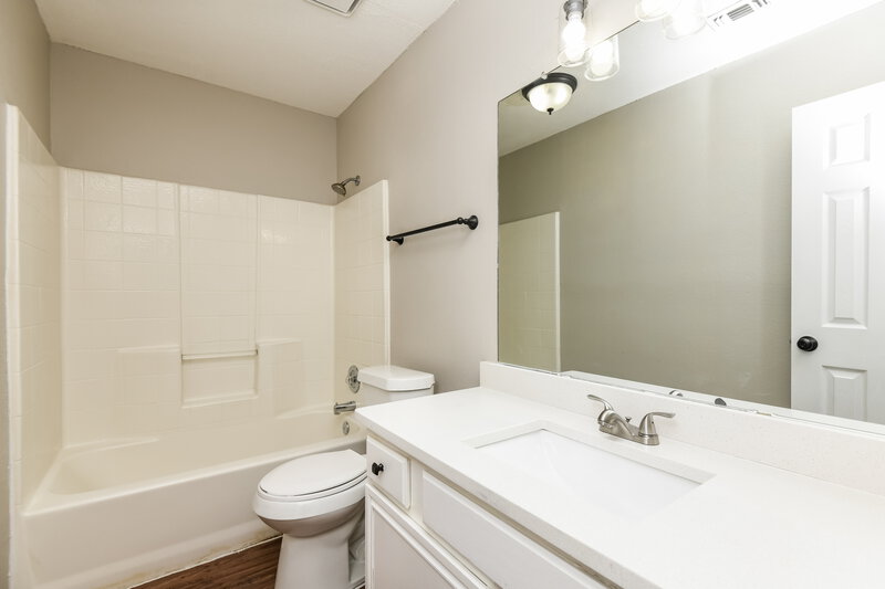 2,395/Mo, 415 Faircrest Dr Arlington, TX 76018 Bathroom View