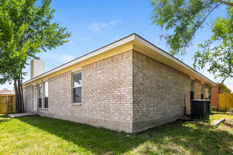 2,395/Mo, 415 Faircrest Dr Arlington, TX 76018 Rear View