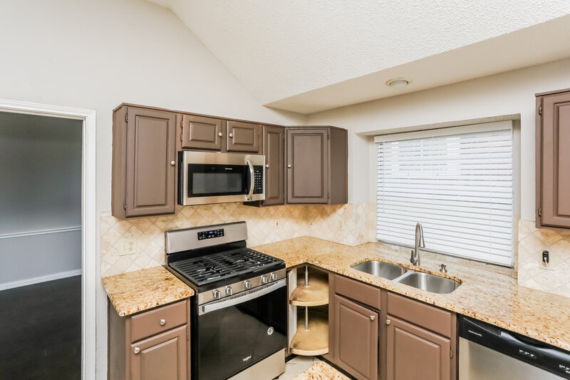 2,580/Mo, 701 Bridle Dr Desoto, TX 75115 Kitchen View 2