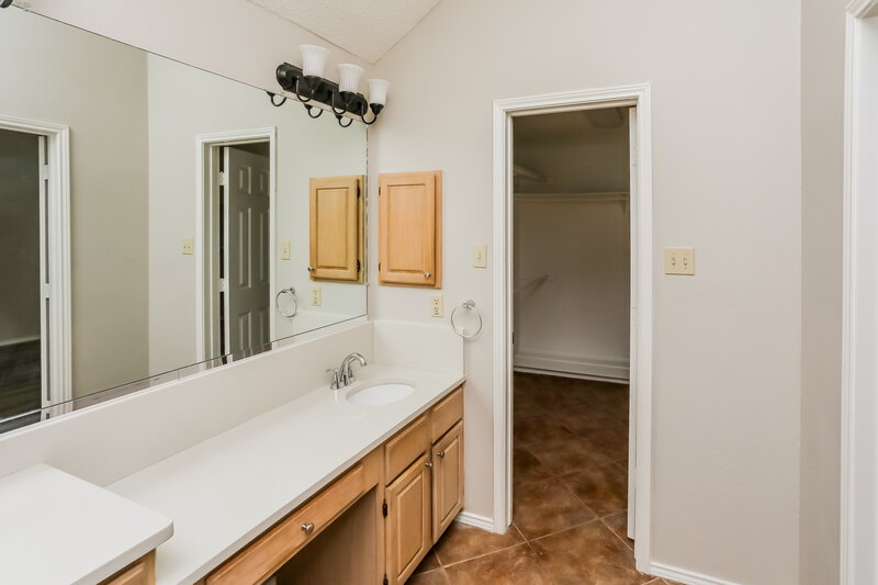 2,580/Mo, 701 Bridle Dr Desoto, TX 75115 Bathroom View