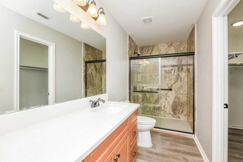 2,365/Mo, 10120 Chapel Glen Ter Fort Worth, TX 76116 Main Bathroom View