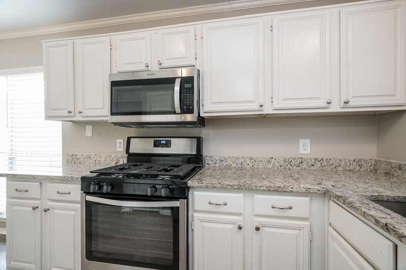 2,420/Mo, 505 Grady Ln Cedar Hill, TX 75104 Kitchen View 2