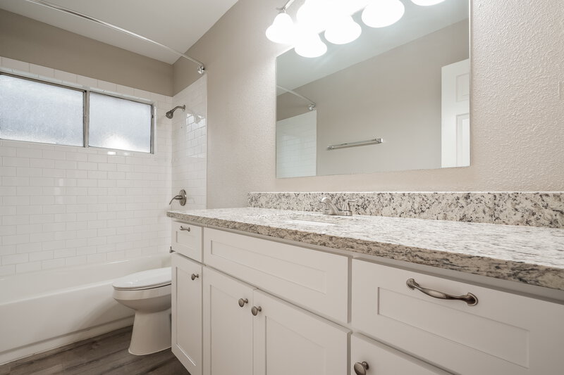2,420/Mo, 505 Grady Ln Cedar Hill, TX 75104 Bathroom View