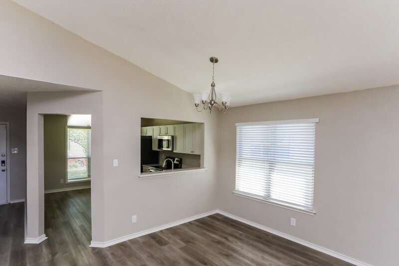 2,185/Mo, 418 Sims Dr Cedar Hill, TX 75104 Living Room View 2