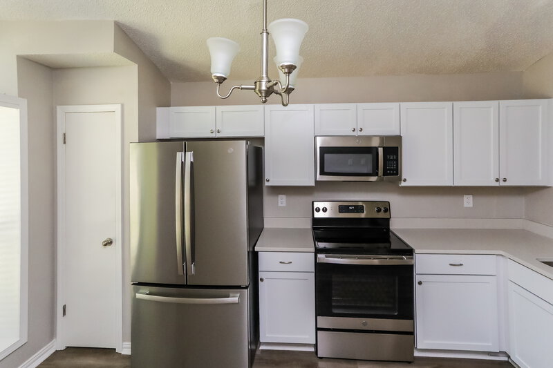 2,185/Mo, 418 Sims Dr Cedar Hill, TX 75104 Kitchen View 2