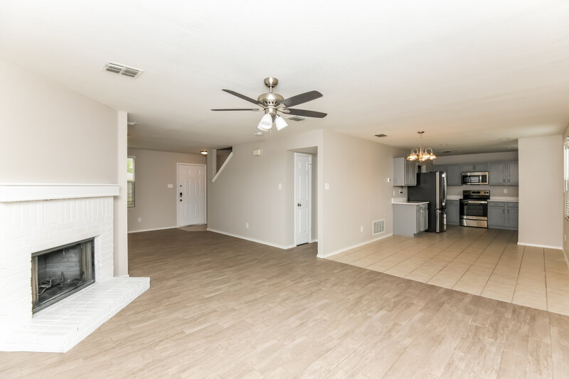 2,620/Mo, 221 Weber River Trl Fort Worth, TX 76140 Living Room View 2