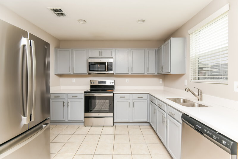 2,620/Mo, 221 Weber River Trl Fort Worth, TX 76140 Kitchen View 2