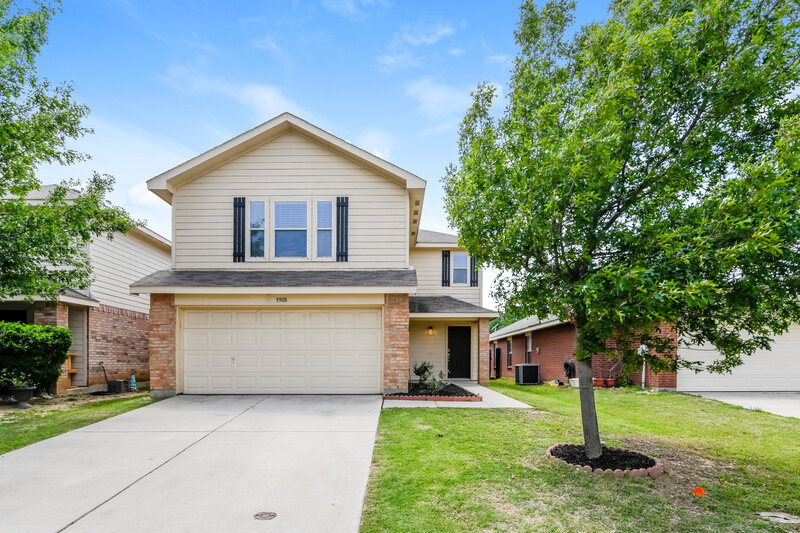 2,250/Mo, 5908 Parkview Hills Ln Fort Worth, TX 76179 Front View