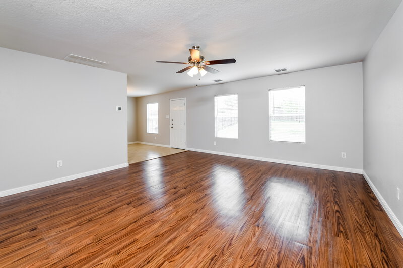 2,250/Mo, 5908 Parkview Hills Ln Fort Worth, TX 76179 Living Room View