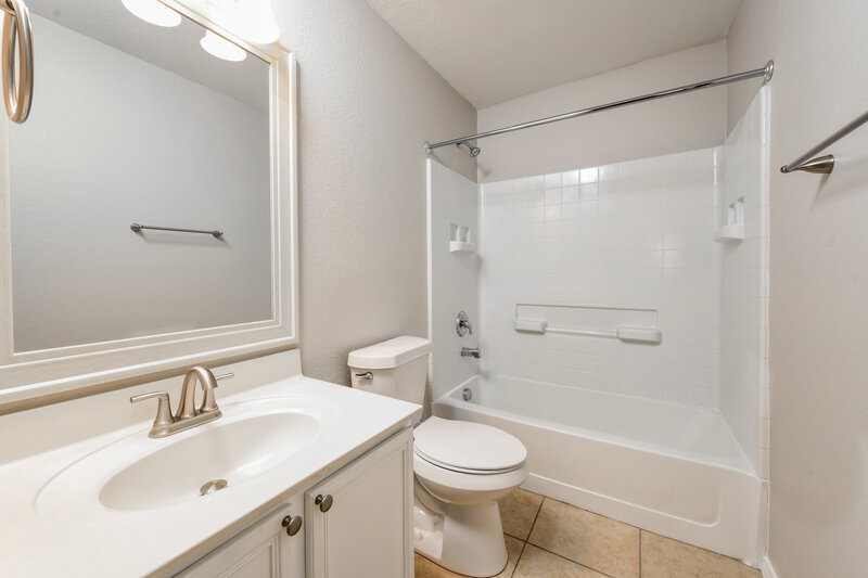 2,250/Mo, 5908 Parkview Hills Ln Fort Worth, TX 76179 Bathroom View