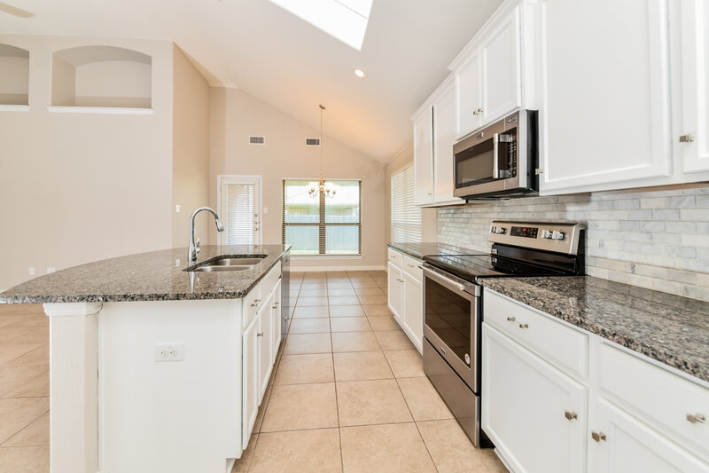 2,310/Mo, 545 Foxcraft Dr Fort Worth, TX 76131 Kitchen View 2