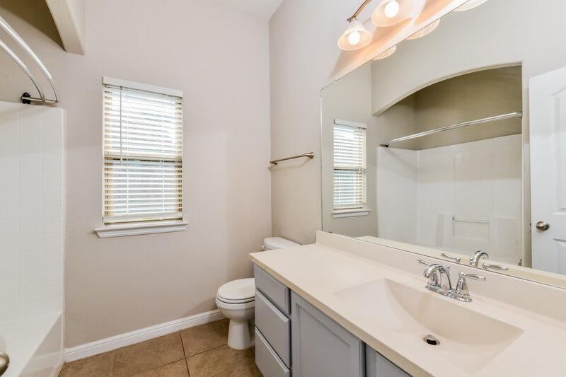 2,310/Mo, 545 Foxcraft Dr Fort Worth, TX 76131 Bathroom View