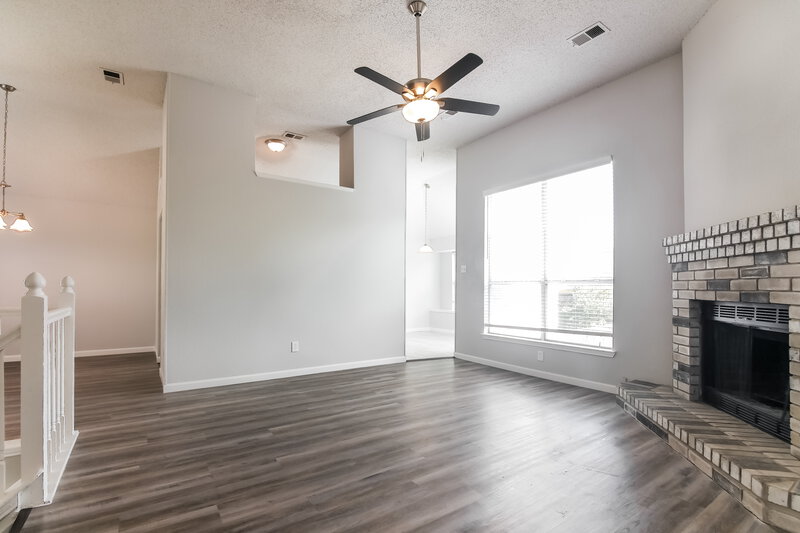 4,410/Mo, 1113 Brewer Dr Cedar Hill, TX 75104 Living Room View 2