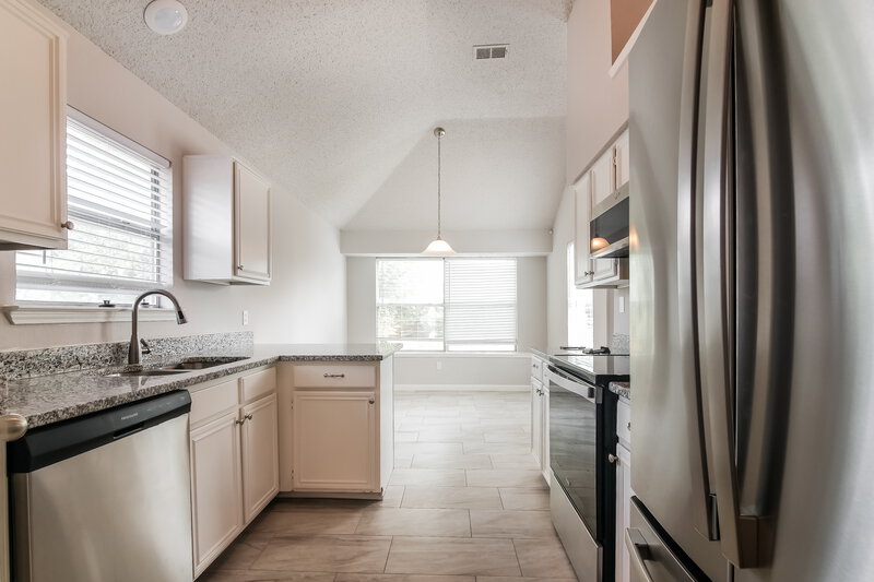 4,410/Mo, 1113 Brewer Dr Cedar Hill, TX 75104 Kitchen View