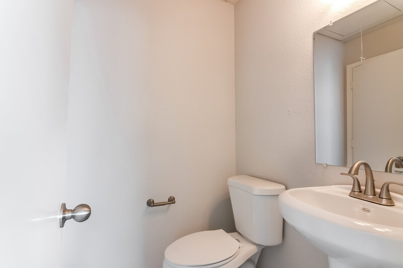 4,410/Mo, 1113 Brewer Dr Cedar Hill, TX 75104 Bathroom View