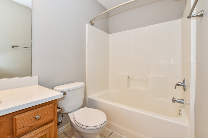 3,060/Mo, 2706 Maci Ct Seagoville, TX 75159 Main Bathroom View