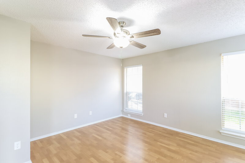 2,325/Mo, 4612 Greenwich Dr Grand Prairie, TX 75052 Family Room View 2