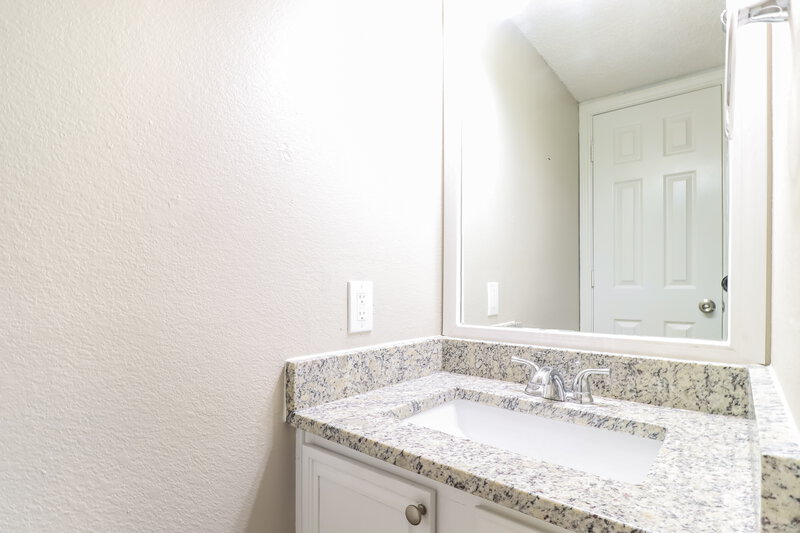 2,325/Mo, 4612 Greenwich Dr Grand Prairie, TX 75052 Bathroom View
