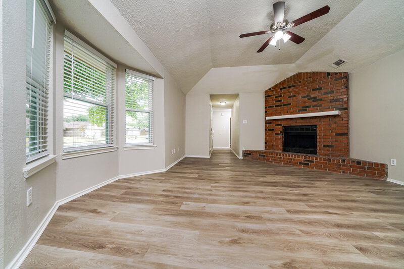 1,895/Mo, 2916 Independence Dr Mesquite, TX 75150 Living Room View 2