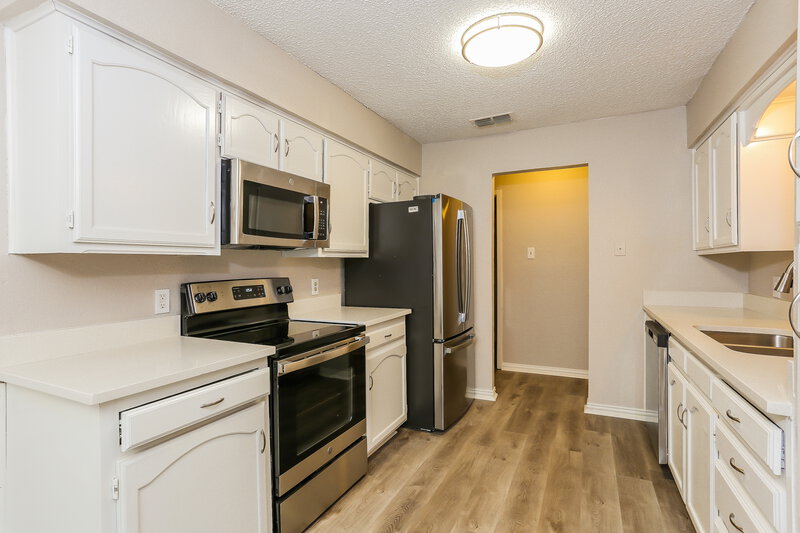 2,460/Mo, 2709 Sibley Dr Arlington, TX 76015 Kitchen View
