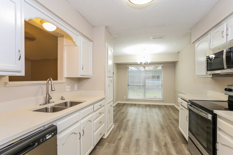 2,460/Mo, 2709 Sibley Dr Arlington, TX 76015 Kitchen View 2