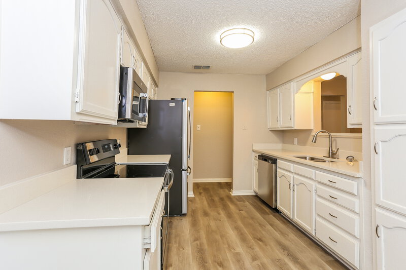 2,460/Mo, 2709 Sibley Dr Arlington, TX 76015 Kitchen View 3