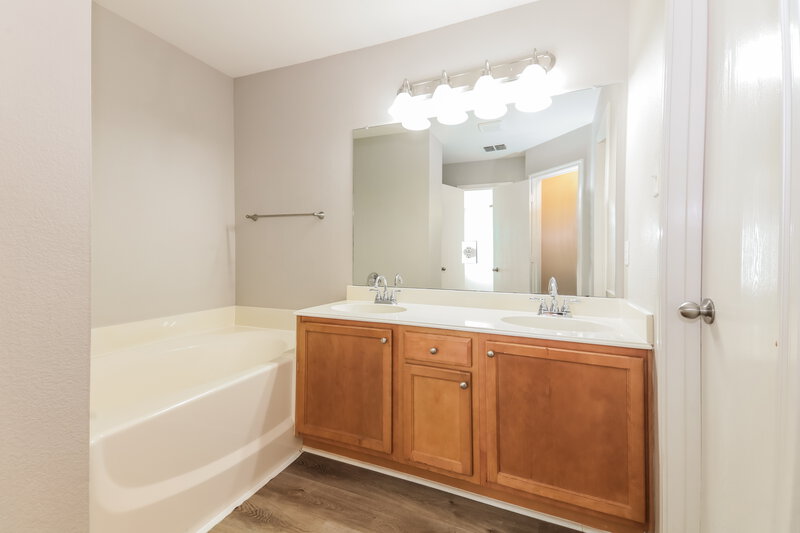 1,955/Mo, 635 Fleming St Wylie, TX 75098 Main Bathroom View
