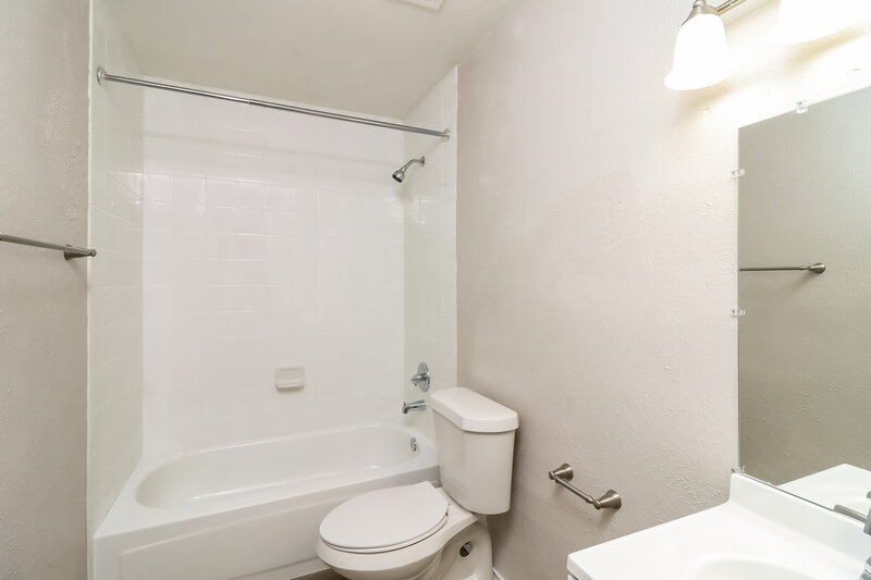 2,195/Mo, 2414 Busch Dr Arlington, TX 76014 Bathroom View