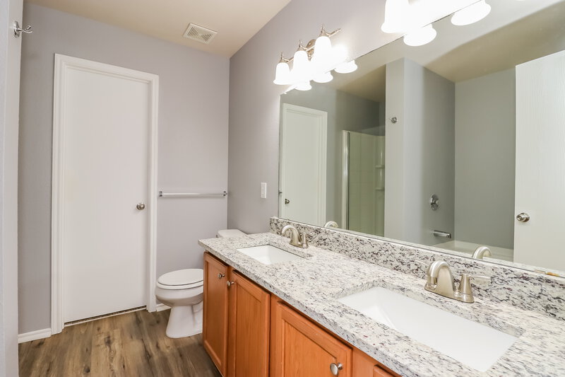 2,235/Mo, 937 Stone Chapel Way Fort Worth, TX 76179 Main Bathroom View