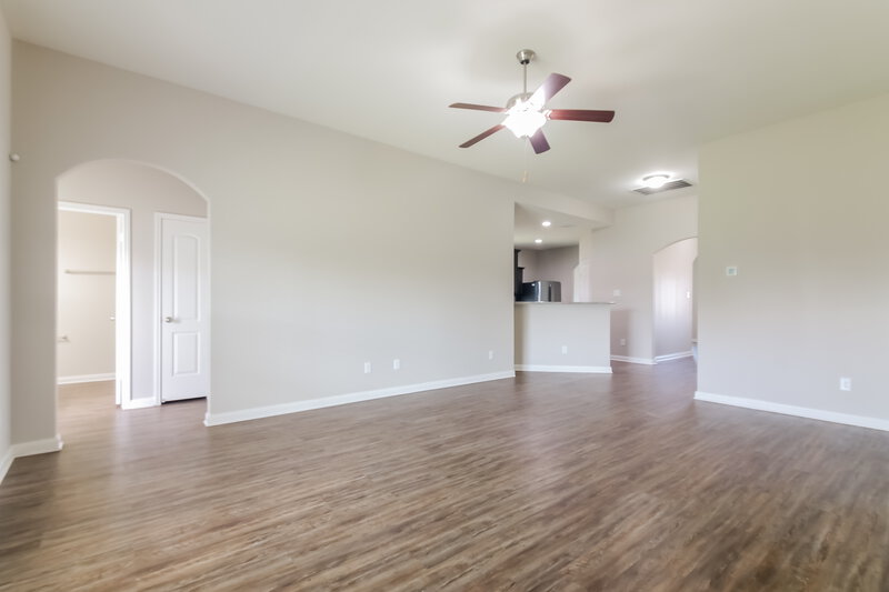 2,345/Mo, 1432 Conley Ln 306 Crowley, TX 76036 Living Room View 2