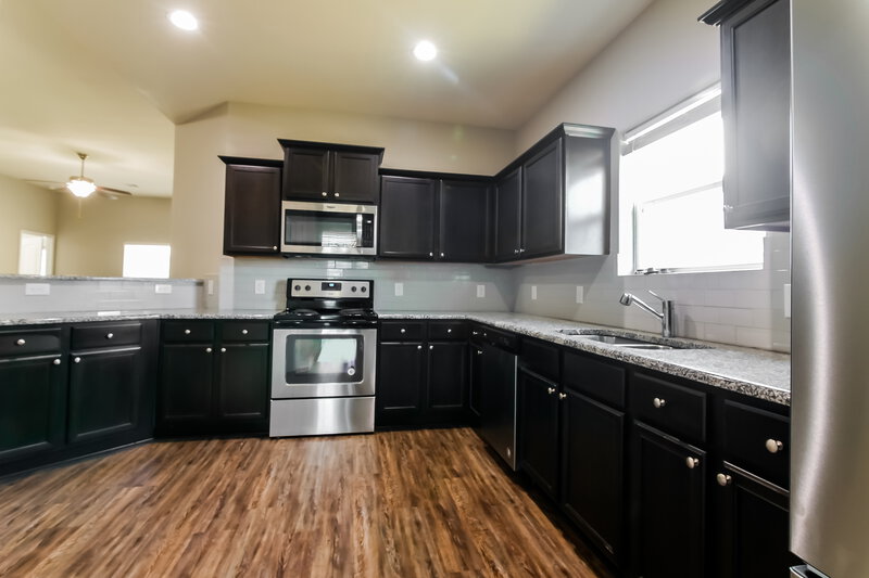 2,345/Mo, 1432 Conley Ln 306 Crowley, TX 76036 Kitchen View