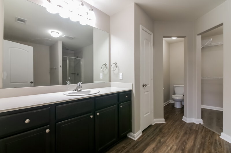2,345/Mo, 1432 Conley Ln 306 Crowley, TX 76036 Main Bathroom View
