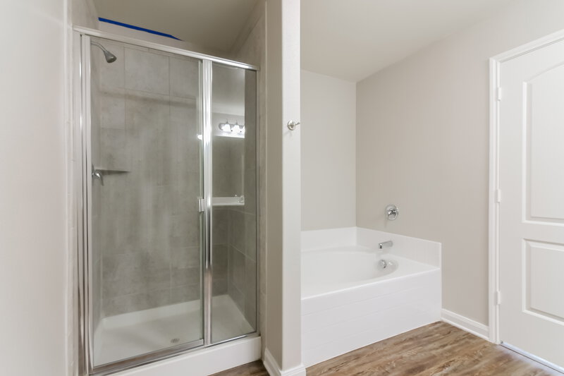 2,345/Mo, 1432 Conley Ln 306 Crowley, TX 76036 Main Bathroom View 2