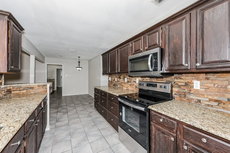 2,400/Mo, 2908 Forest Creek Dr Fort Worth, TX 76123 Kitchen View 2